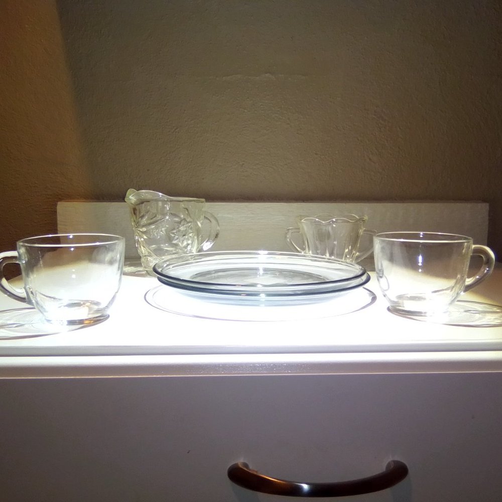 6 Piece Coffee/Tea cup Set 2 Serving Plates,Sugar Bow,l & Star Of David Creamer
